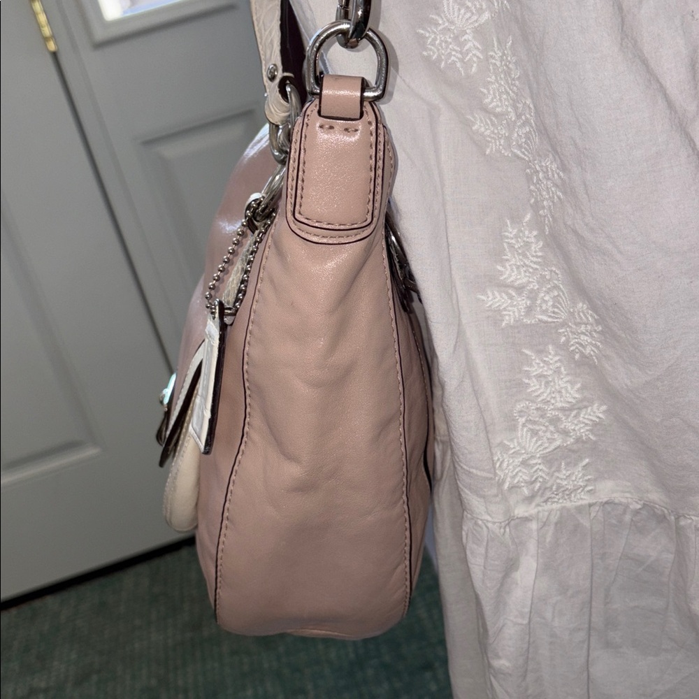 Coach Kristin shoulder/cross body bag pearlescent beige pink white snake skin - Picture 9 of 17